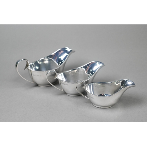 41 - A graduated set of three silver sauce boats, Barker Brothers Silver Ltd, Birmingham 1933, 9.3oz