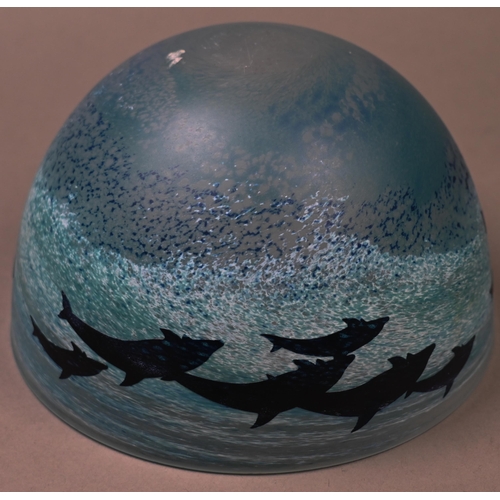 433 - A Malcolm Sutcliffe studio glass bowl decorated with dolphins, signed, 16.5 cm diameter, to/w a Sten... 