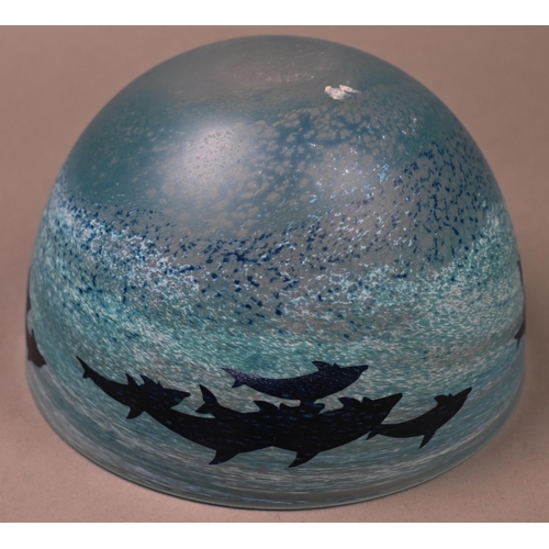 433 - A Malcolm Sutcliffe studio glass bowl decorated with dolphins, signed, 16.5 cm diameter, to/w a Sten... 