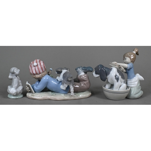 445 - A boxed Lladro 'Santa's Magical Workshop' figure 6390, to/w four other figures 'Princess of the Fair... 