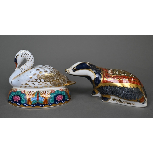 455 - Two Royal Crown Derby paperweights with gold stoppers, Swan and Badger, to/w seven other small anima... 