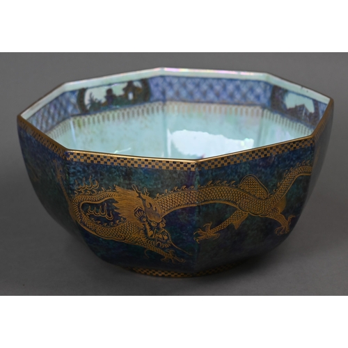 474 - A Wedgwood lustre octagonal bowl, painted and gilded with dragons and flaming pearls on a mottled bl... 