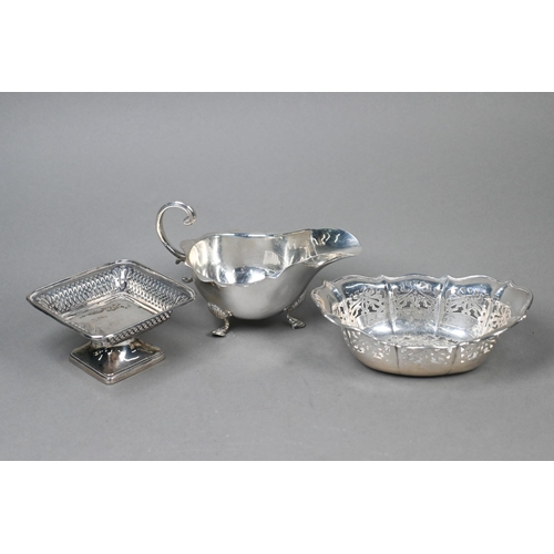 49 - A silver sauce-boat with scroll handle and hoof feet, Sheffield 1922, to/w a pierced bonbon dish Bir... 