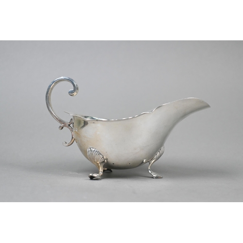 49 - A silver sauce-boat with scroll handle and hoof feet, Sheffield 1922, to/w a pierced bonbon dish Bir... 