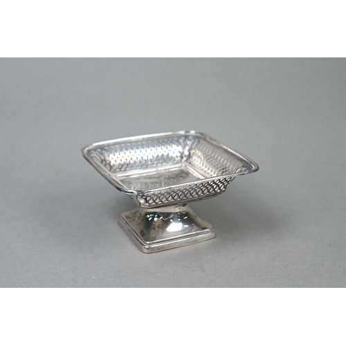 49 - A silver sauce-boat with scroll handle and hoof feet, Sheffield 1922, to/w a pierced bonbon dish Bir... 