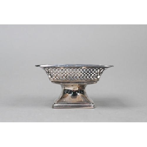 49 - A silver sauce-boat with scroll handle and hoof feet, Sheffield 1922, to/w a pierced bonbon dish Bir... 