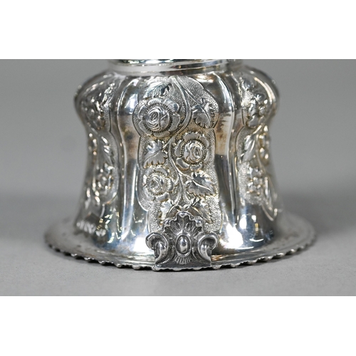 54 - A William IV silver wine funnel with gadrooned rim and floral and foliate embossed and chased decora... 