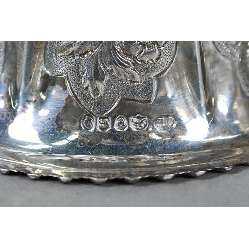 54 - A William IV silver wine funnel with gadrooned rim and floral and foliate embossed and chased decora... 