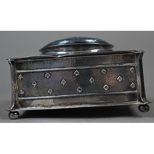 66 - Nelson Dawson (1859-1941) - Guild of Artificers (Co-Founder): an Arts and Crafts silver box, the cov... 