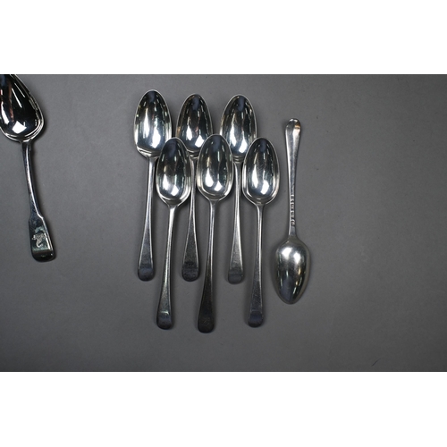 76 - Five early George III Old English pattern silver dessert spoons, Thomas & William Chawner, Londo... 