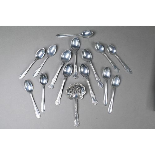 80 - A set of nine silver coffee spoons with lancet finials, Viners, Sheffield 1959, to/w five silver Kin... 