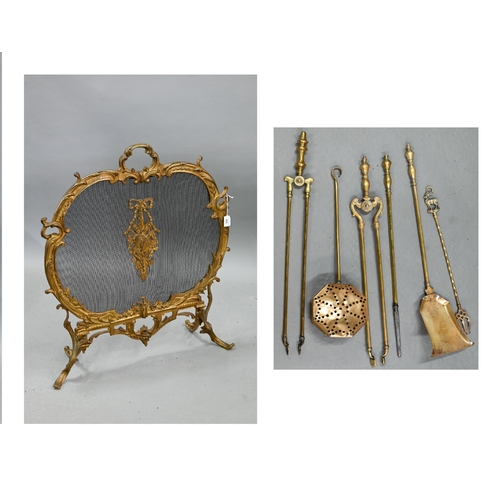 651 - A French rococo style gilt metal framed spark guard, with wire mesh panel on foliate scroll feet, 61... 