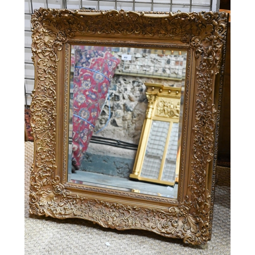 652 - A late 19th century giltwood and composite picture frame, fitted with a bevel edged mirror plate, 80... 