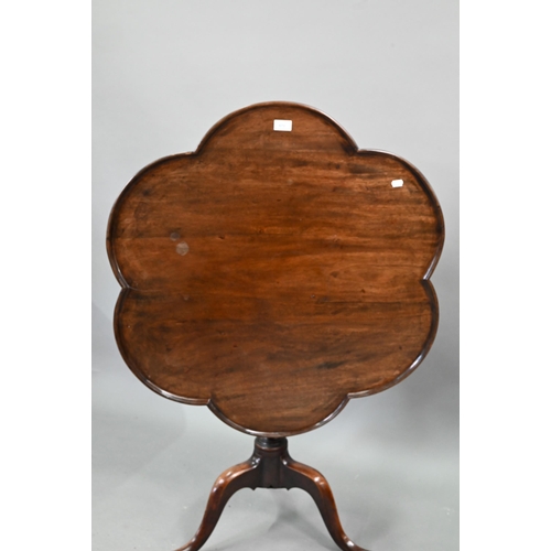 673 - A George III style tilt-top tripod tea table, 85 cm dia. x 72 cm h