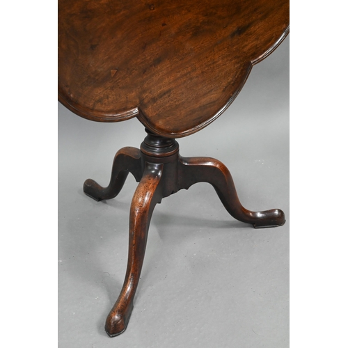 673 - A George III style tilt-top tripod tea table, 85 cm dia. x 72 cm h