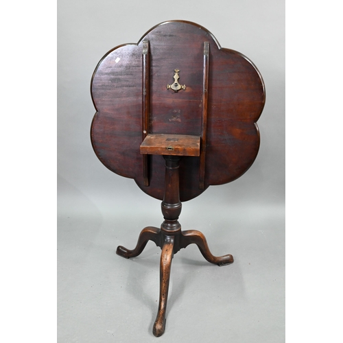 673 - A George III style tilt-top tripod tea table, 85 cm dia. x 72 cm h