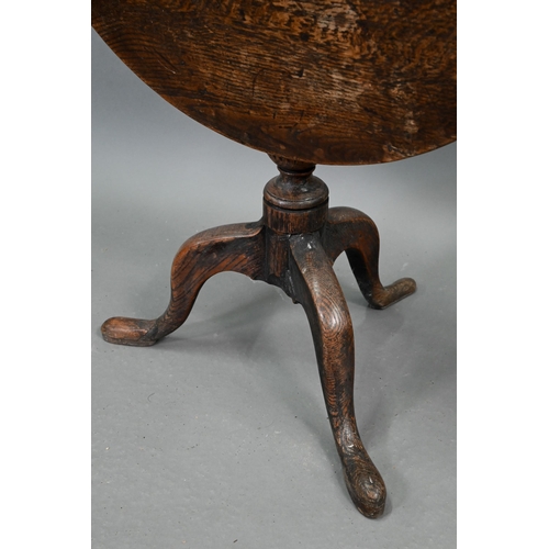 674 - An 18th century oak tripod table, the circular tilt top over a moulded support, 78 cm dia. x 70 cm h