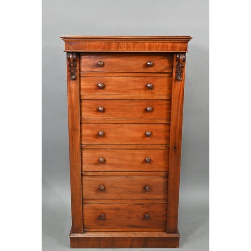 685 - An Edwardian mahogany seven drawer Wellington chest with turned wood handles, on a plinth base, 66 x... 