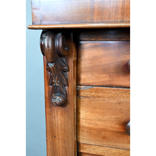 685 - An Edwardian mahogany seven drawer Wellington chest with turned wood handles, on a plinth base, 66 x... 