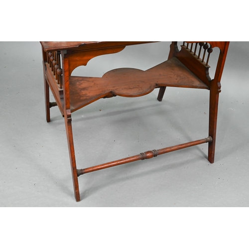 690 - An Art Nouveau walnut occasional table, 76 x 53 x 64 cm h a/f