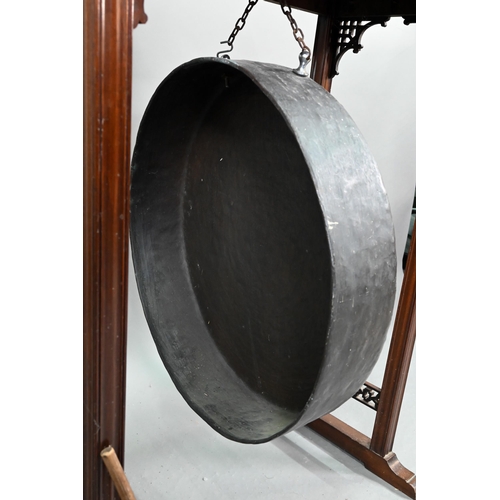 715 - An early 20th century Chippendale Revival walnut gong stand, with heavy patinated brass gong, to/wit... 