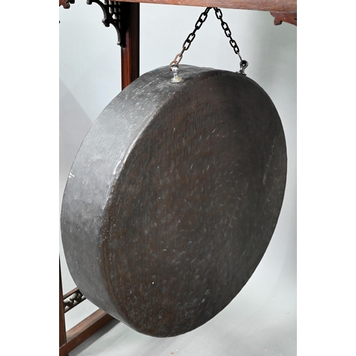 715 - An early 20th century Chippendale Revival walnut gong stand, with heavy patinated brass gong, to/wit... 