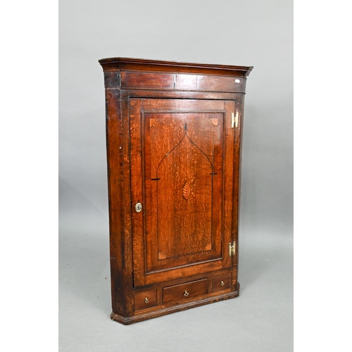 721 - George III inlaid oak hanging corner cupboard, the shell motif inlay door enclosing shaped shelves, ... 