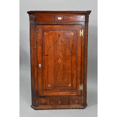 721 - George III inlaid oak hanging corner cupboard, the shell motif inlay door enclosing shaped shelves, ... 