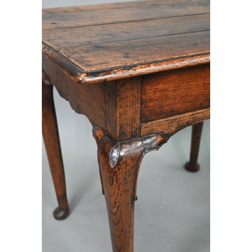 743 - A late 17th/18th century oak single drawer side table, raised on hip moulded cabriole legs, 80 cm x ... 