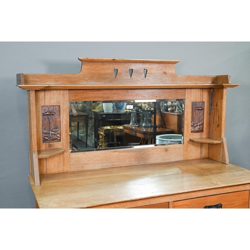 752 - An early 20th century Arts & Crafts mirror backed oak sideboard, the bevel edged plate flanked b... 