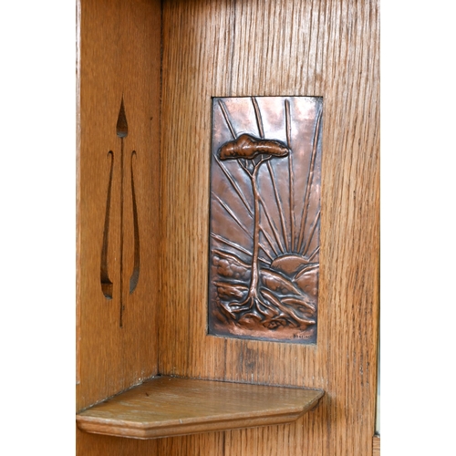 752 - An early 20th century Arts & Crafts mirror backed oak sideboard, the bevel edged plate flanked b... 