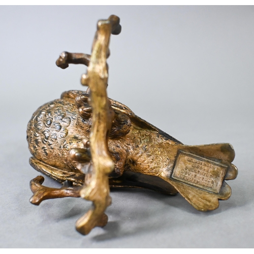 903 - A Victorian gilt bronze inkwell, cast as a cockatoo with glass eyes and hinged head, stamped for 'Me... 