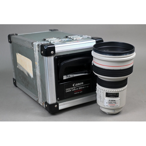 908 - A Canon 200 mm EF 1:1.8L Ultrasonic lens c/w original reinforced flight-case, untested, as found con... 