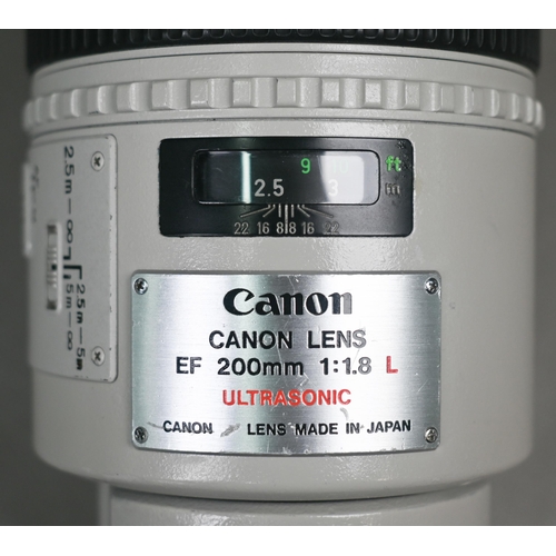 908 - A Canon 200 mm EF 1:1.8L Ultrasonic lens c/w original reinforced flight-case, untested, as found con... 