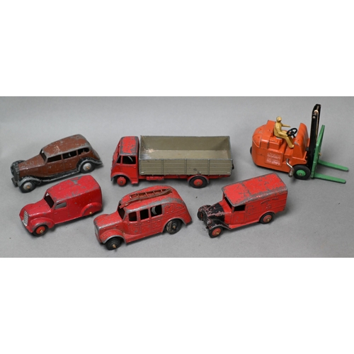 913 - A boxed Dinky Supertoys Coles Mobile Crane 571 to/w a boxed Studebaker Land Cruiser 172 and Scout Ca... 