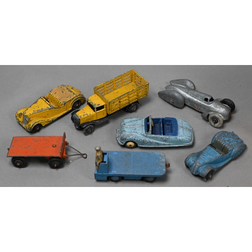 913 - A boxed Dinky Supertoys Coles Mobile Crane 571 to/w a boxed Studebaker Land Cruiser 172 and Scout Ca... 