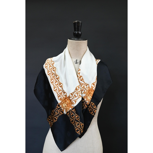 923 - Chanel - A black and cream silk scarf featuring gold chains, rolled edge, 87 x 87 cm Good condition... 