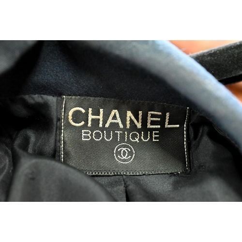 936 - Chanel Boutique - A navy fine wool double breasted blazer with double lapels, pockets and gilt metal... 