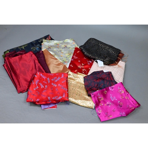 944 - A collection of vintage fabric pieces including Chinese and Indian silks, brocades etc, various size... 