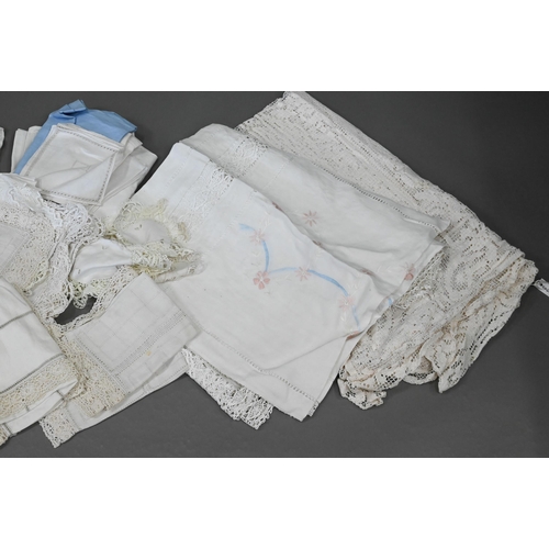 945 - Vintage linens including table cloths, napkins, doilies, sheets (box)