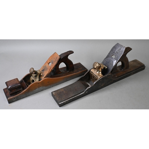 980 - An antique steel and rosewood infill jointer plane with 19 1/2 inch (50 cm) sole, brass adjuster and... 