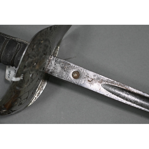 963 - A Victorian military pattern officer's sword with 82 cm etched and fullered slightly curved blade, b... 