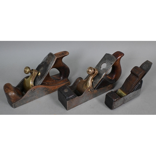 981 - Two antique steel and brass smoothing planes with hardwood infill handles, with '2 In Kenyon, Sheffi... 