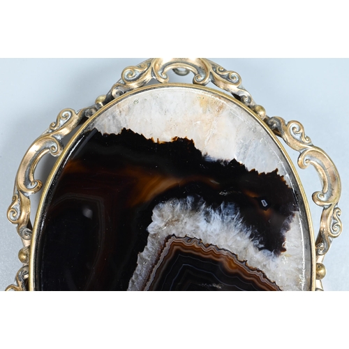 462 - A large oval agate plaque in gilt metal scroll brooch mount (fitting missing), 7.8 x 5.6cm (the agat... 