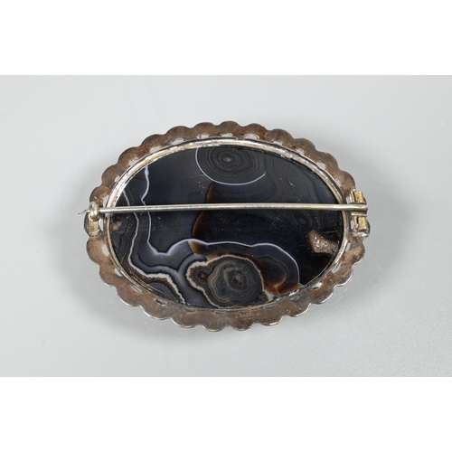 463 - A Victorian agate and silver fouled anchor brooch (a/f) to/w an oval agate plaque and a green hardst... 