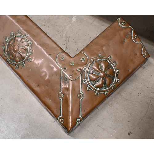 128 - An Arts & Crafts embossed copper fender, internal measurement 120 x 18 cm to/w brass scuttle, fi... 