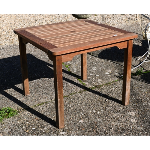 206 - A modern teak square garden table (legs removable), 91 x 91 x 74 cm high