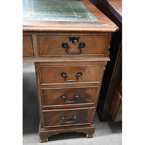 23 - A mahogany twin pedestal desk, a/f 122 cm wide x 62 cm deep x 78 cm high