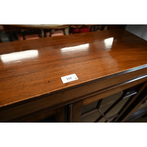 29 - An Edwardian mahogany bookcase with astragal glazed doors enclosing three shelves, on shaped feet, 7... 