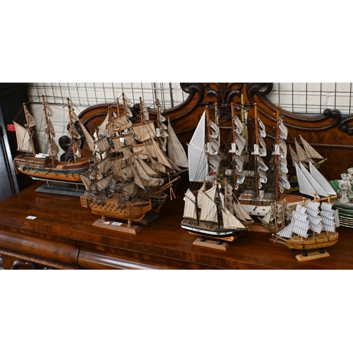 516 - Ten various model sailing ships, 46-16 cm high